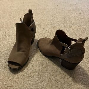 Lucky Brand shoes